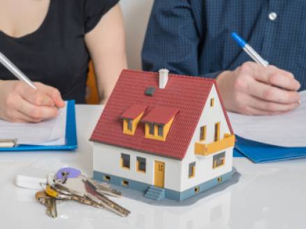 Scheiden koophuis? Ontdek wat je moet regelen en hoe je eerlijk en financieel haalbaar keuzes maakt. ROME scheidingen helpt met inzicht en rust. 